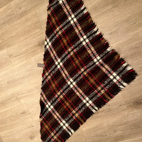 Triangle scarf - Picture 2 of 3